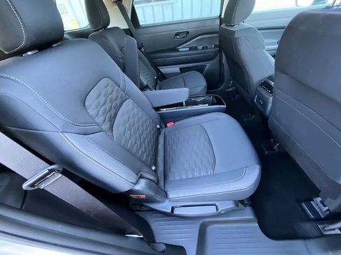 Used 2025 Nissan Pathfinder SV w/ SV Premium Package image 27