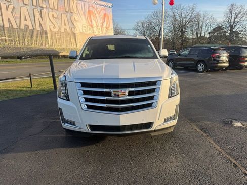 Used 2020 Cadillac Escalade Premium Luxury image 2
