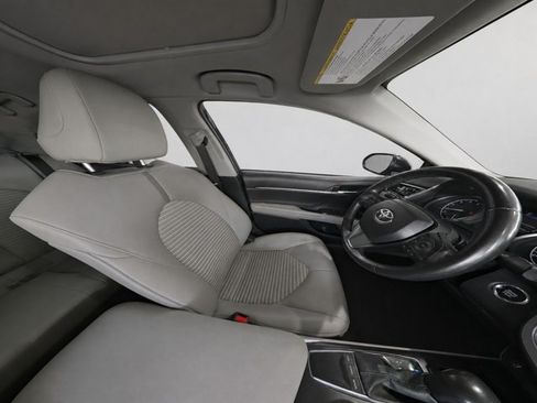 Used 2022 Toyota Camry SE w/ Convenience Package FWD image 15