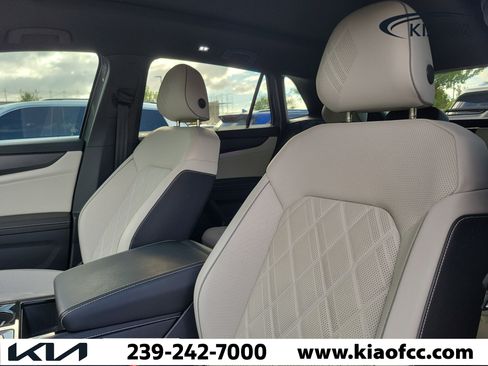 Used 2025 Volkswagen Atlas Cross Sport SEL Premium R-Line image 8