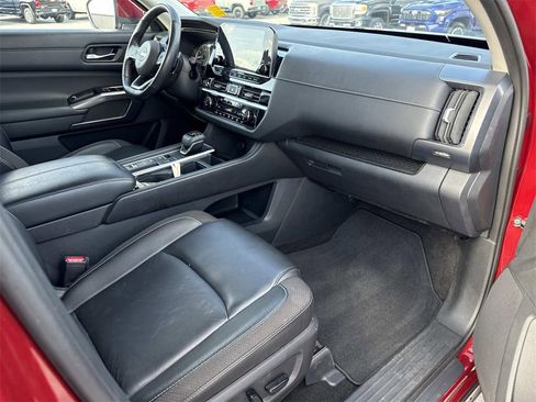 Used 2023 Nissan Pathfinder SL image 31