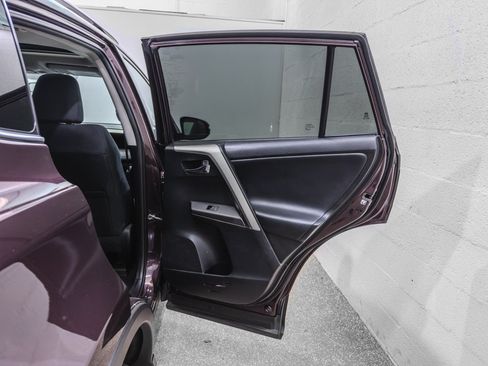 Used 2016 Toyota RAV4 XLE AWD/4WD image 18