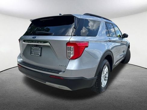 Used 2022 Ford Explorer XLT w/ Equipment Group 202A AWD/4WD image 17