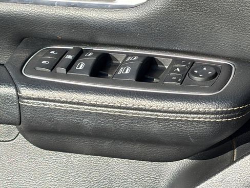 Used 2022 RAM 1500 Laramie AWD/4WD image 17