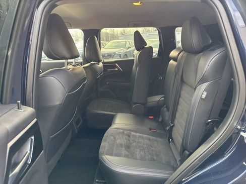 Used 2024 Mitsubishi Outlander AWD image 18