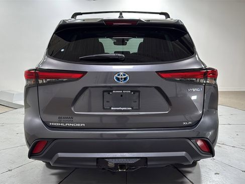 Used 2020 Toyota Highlander XLE image 4