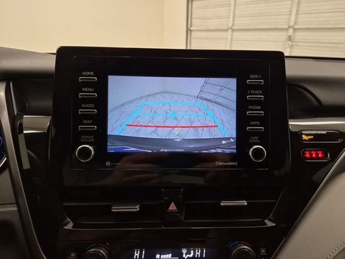 Used 2022 Toyota Camry LE image 14