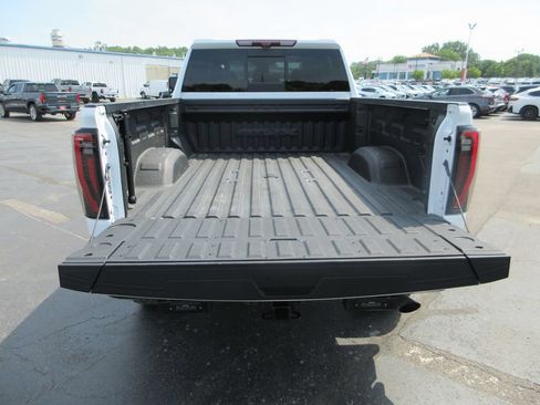 Certified 2024 GMC Sierra 2500 AT4X AWD/4WD image 8