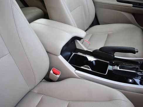 Used 2017 Honda Accord Touring image 25