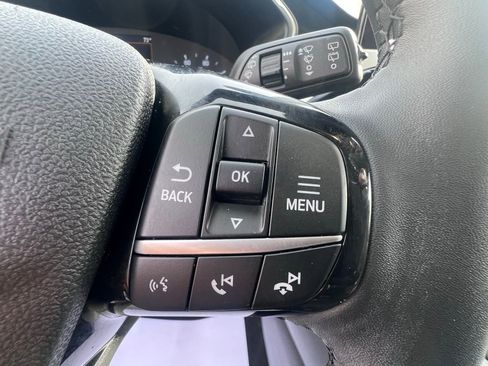 Used 2022 Ford Escape SE w/ SE Sport Appearance Package image 17