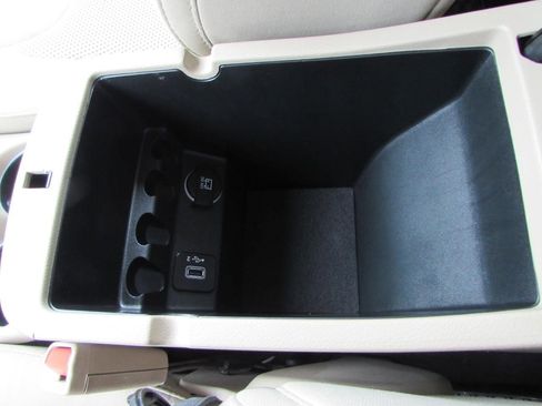 Used 2019 Jeep Cherokee Latitude w/ Cold Weather Group image 24