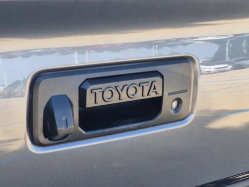 Used 2021 Toyota Tacoma TRD Off-Road w/ TRD Premium Off Road Package AWD/4WD image 28