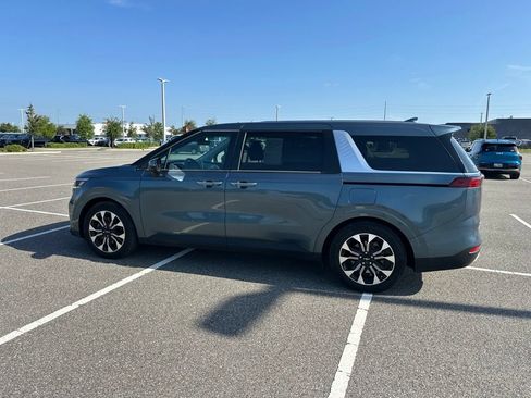 Certified 2024 Kia Carnival EX FWD image 11