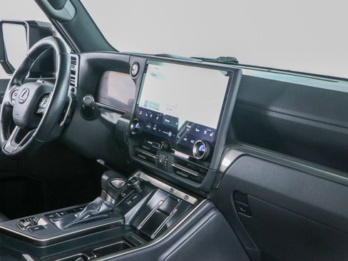 Used 2024 Lexus GX 550 w/ Accessory Package (Z1) AWD/4WD image 28