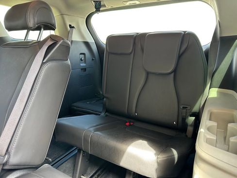 Used 2022 Kia Carnival LX FWD image 26