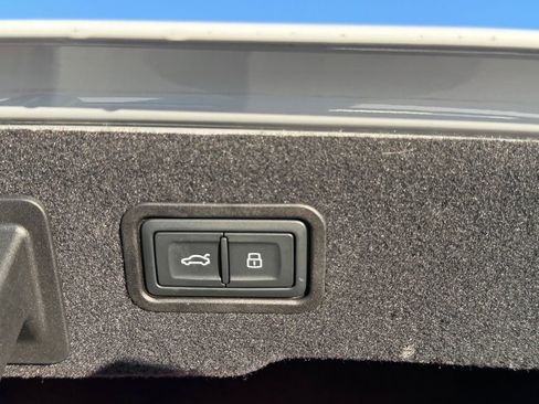 Used 2023 Audi A8 L 3.0T w/ Luxury Package image 11