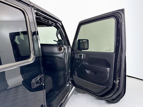 Used 2021 Jeep Gladiator Mojave w/ Trailer Tow Package image 29