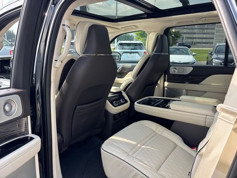 Certified 2020 Lincoln Navigator Black Label w/ Cargo Convenience Package AWD/4WD image 27