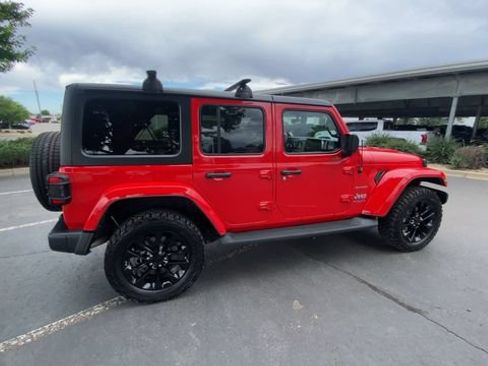 Used 2021 Jeep Wrangler Unlimited Sahara w/ Cold Weather Group AWD/4WD image 8