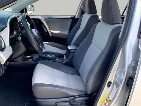 Used 2015 Toyota RAV4 LE FWD image 8