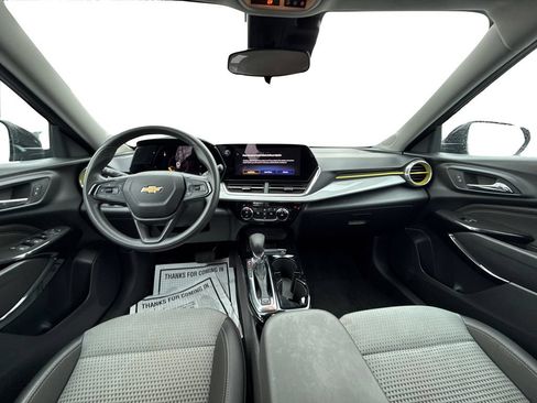 Used 2024 Chevrolet Trax LT FWD image 15
