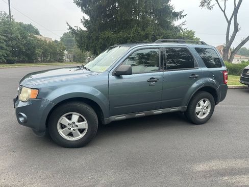 Used 2011 Ford Escape XLT w/ 201A Rapid Spec Order Code AWD/4WD image 4