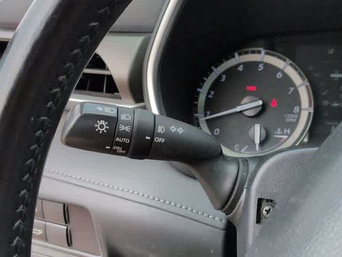 Used 2022 Toyota Highlander XLE FWD image 27