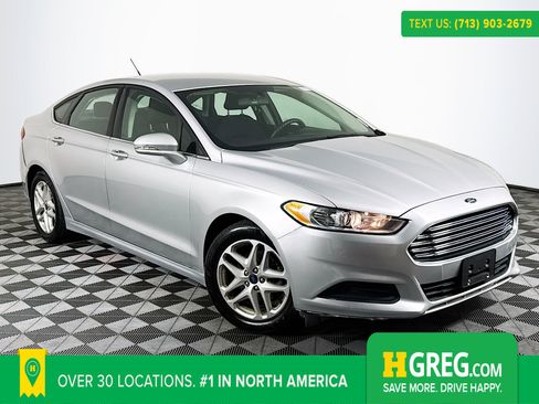Used 2016 Ford Fusion SE image 1