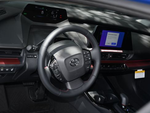 New 2026 Toyota Prius Plug-In Hybrid FWD image 4