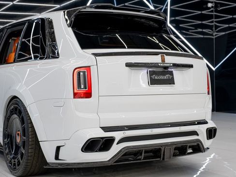 Used 2024 Rolls-Royce Cullinan AWD/4WD image 16