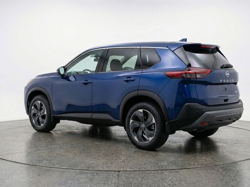 Used 2025 Nissan Rogue SV image 6