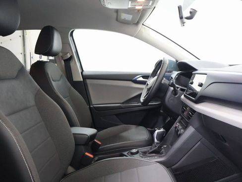 Used 2022 Volkswagen Taos SE image 21