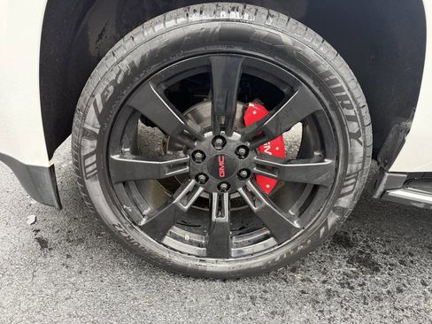 Used 2017 GMC Yukon SLT AWD/4WD image 15