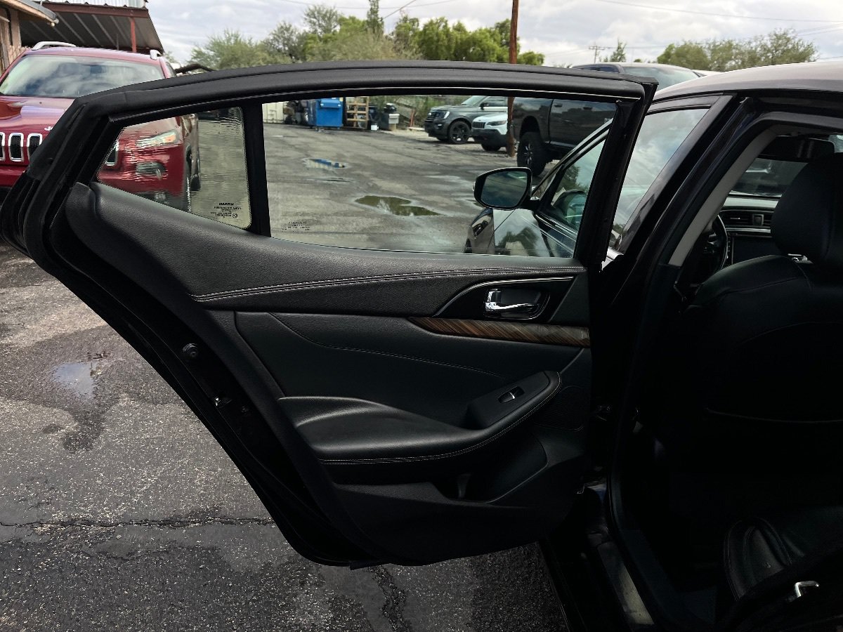 Used 2017 Nissan Maxima Platinum FWD image 33