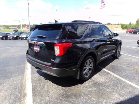 Used 2020 Ford Explorer XLT w/ Equipment Group 202A AWD/4WD image 4