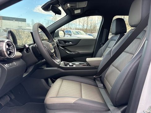 New 2026 Chevrolet Equinox LT w/ Convenience Package II image 9