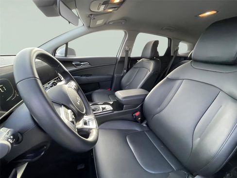 Used 2025 Kia Sportage EX image 15