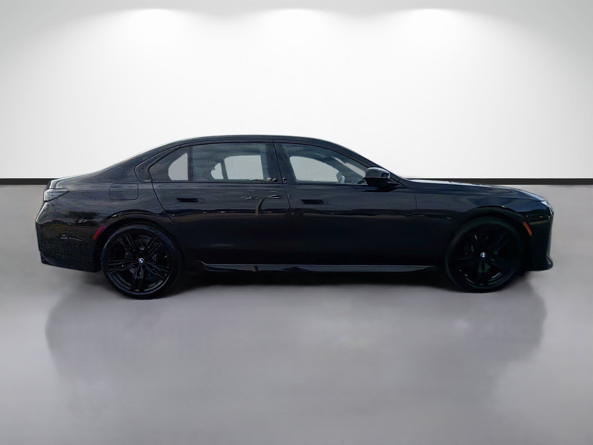 New 2027 BMW 740i w/ Executive Package RWD image 2