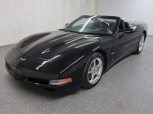Used 2001 Chevrolet Corvette Convertible w/ Preferred Equipment Group2 RWD image 3