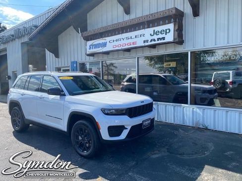 New 2025 Jeep Grand Cherokee Altitude AWD/4WD image 1
