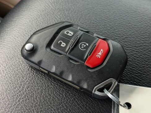 Used 2021 Jeep Wrangler Unlimited Sahara AWD/4WD image 33