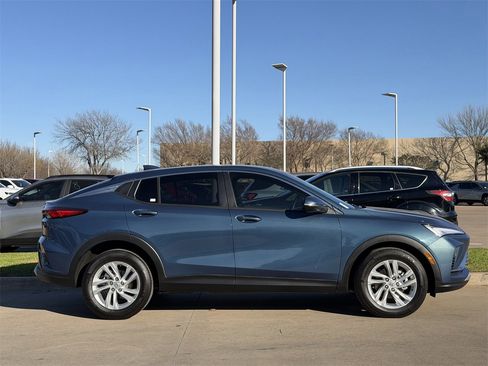 Used 2024 Buick Envista Preferred w/ Convenience I Package image 3