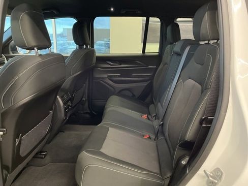 Certified 2024 Jeep Grand Cherokee Laredo image 11