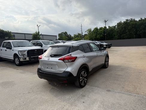 Used 2020 Nissan Kicks SV FWD image 5
