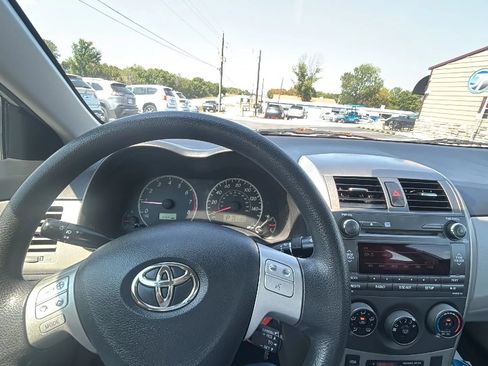 Used 2011 Toyota Corolla LE FWD image 29