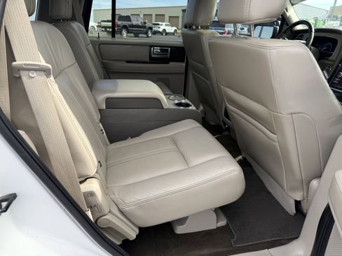 Used 2015 Lincoln Navigator 4WD image 11