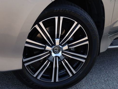 Used 2021 Lexus LX 570 4WD w/ 3rd Row & Luxury Pkg image 3