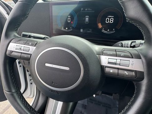 Used 2024 Hyundai Kona SEL AWD/4WD image 30