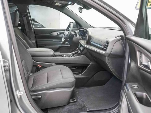 Used 2024 Chevrolet Traverse LT w/ Trailering Package image 16