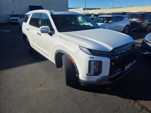 Used 2024 Hyundai Palisade SEL w/ Premium Package image 2